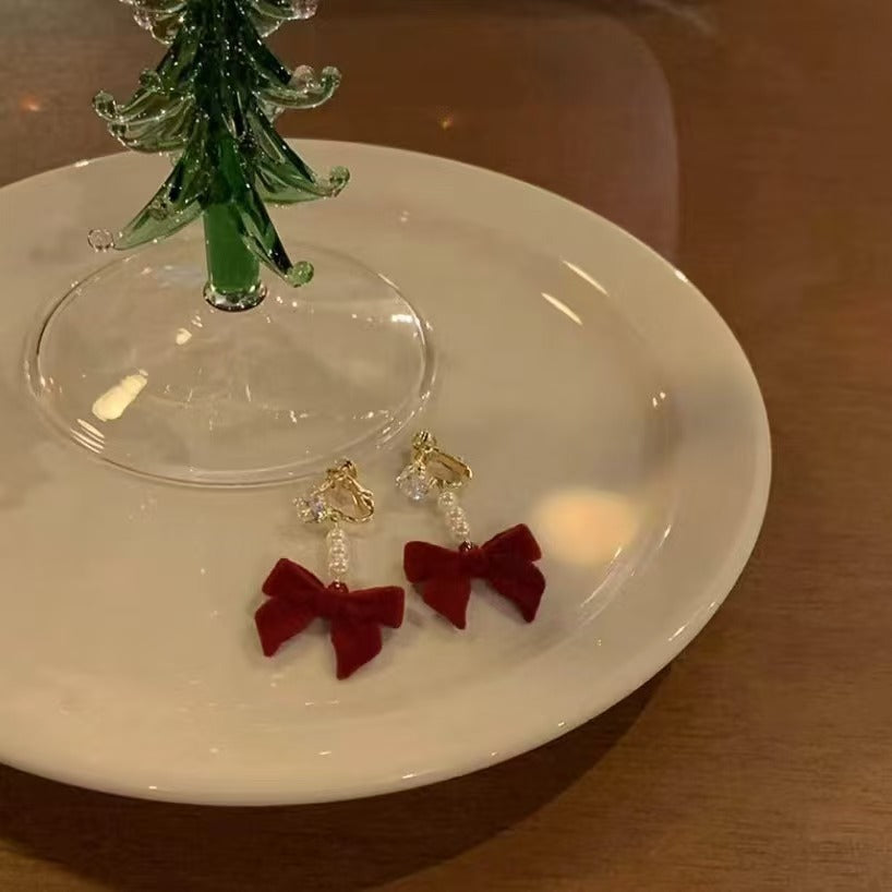Red Velvet Women's Pearl Bow Earrings