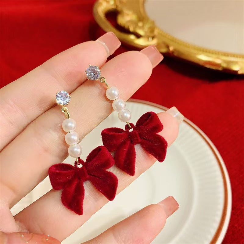 Red Velvet Women's Pearl Bow Earrings