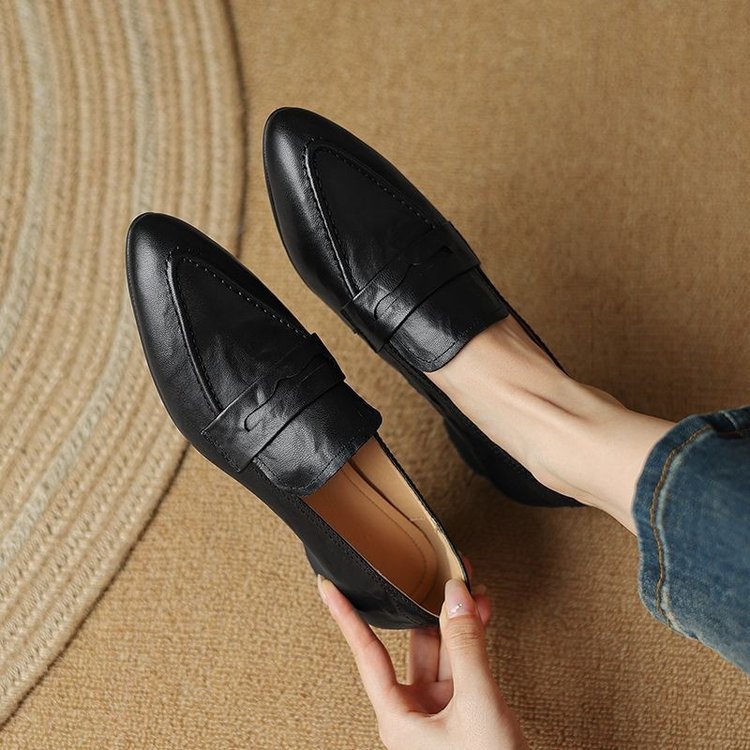 New Retro Pointed Toe Flat Bottom Slip-on Loafers
