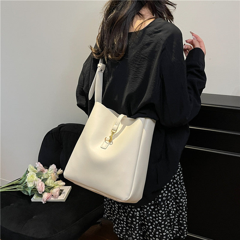 Internet Hot Fashionable Cross Body Bucket Bag Large Capacity